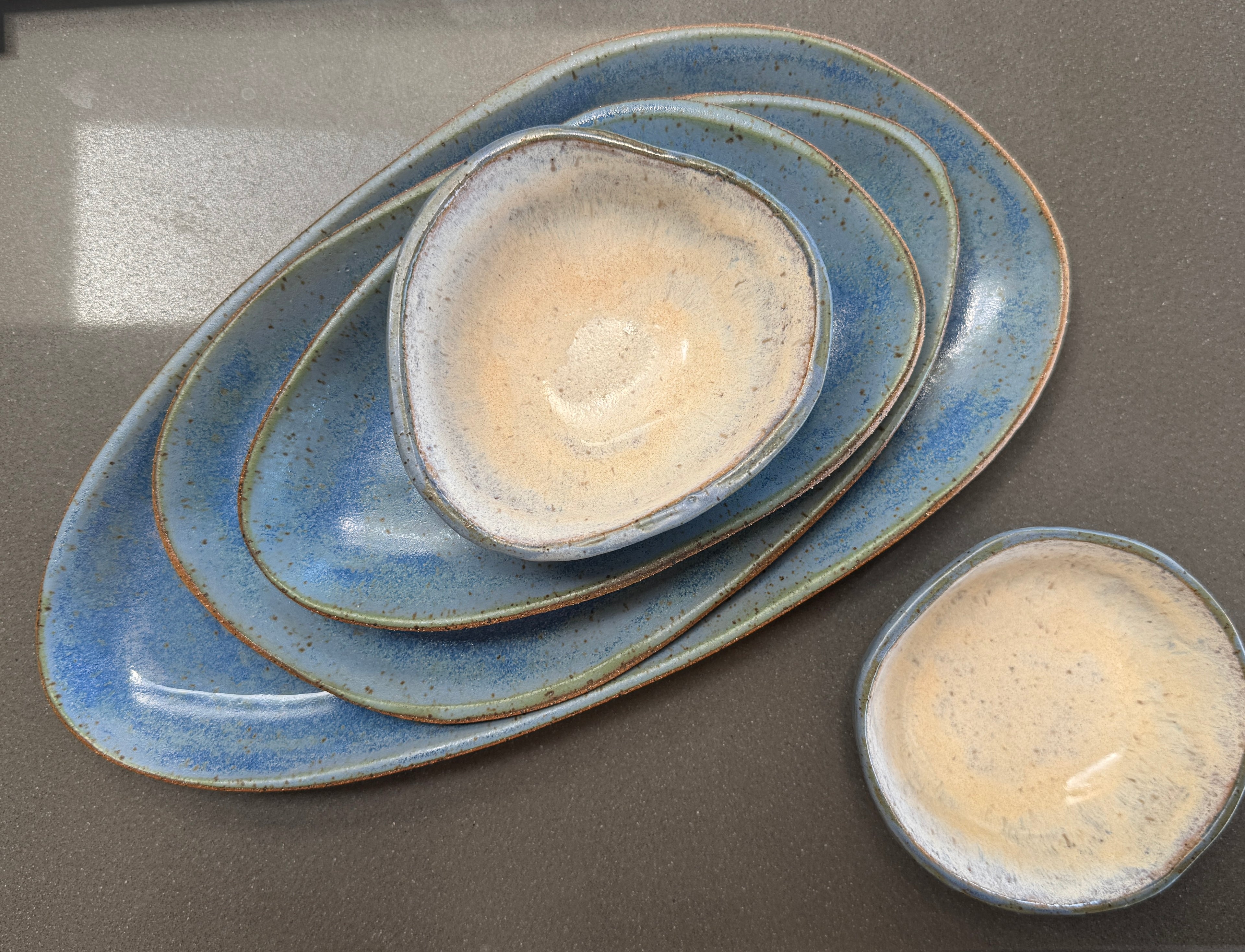 Bowl & Plate: Capri Blue Pebble collection