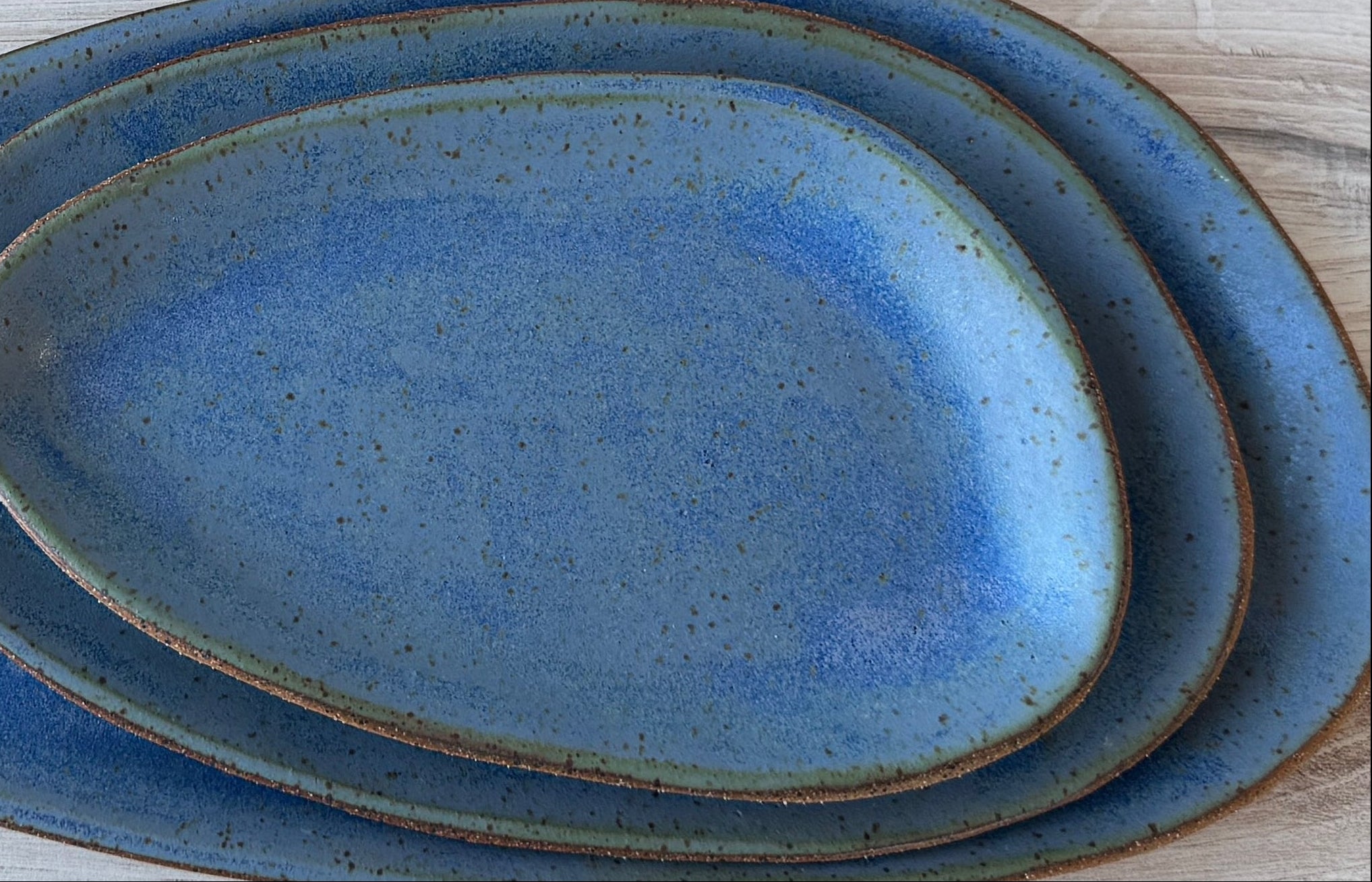 Bowl & Plate: Capri Blue Pebble collection